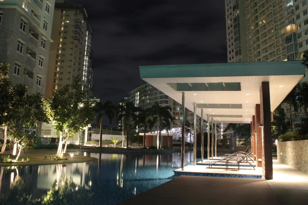 poolside-lounge-area botanic gardens mrt